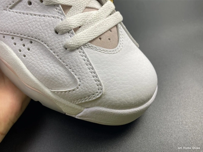 1st Kicks Jordan Gold (W) 6 Retro DH9696-100 Hoops Air 0801